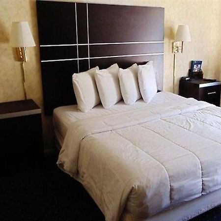 Oceanside Lodge Marmora Екстер'єр фото