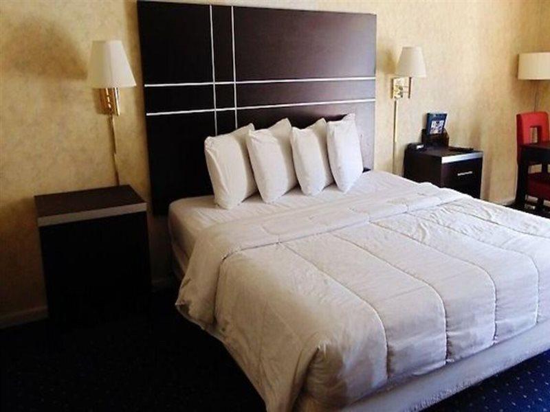 Oceanside Lodge Marmora Екстер'єр фото