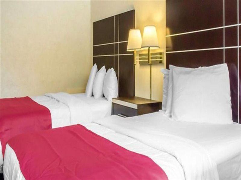 Oceanside Lodge Marmora Екстер'єр фото