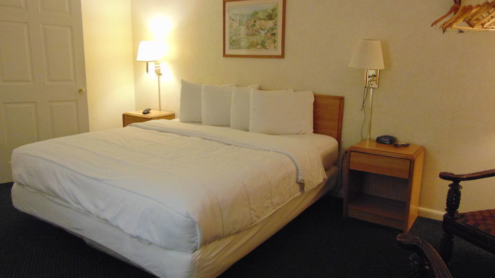 Oceanside Lodge Marmora Екстер'єр фото